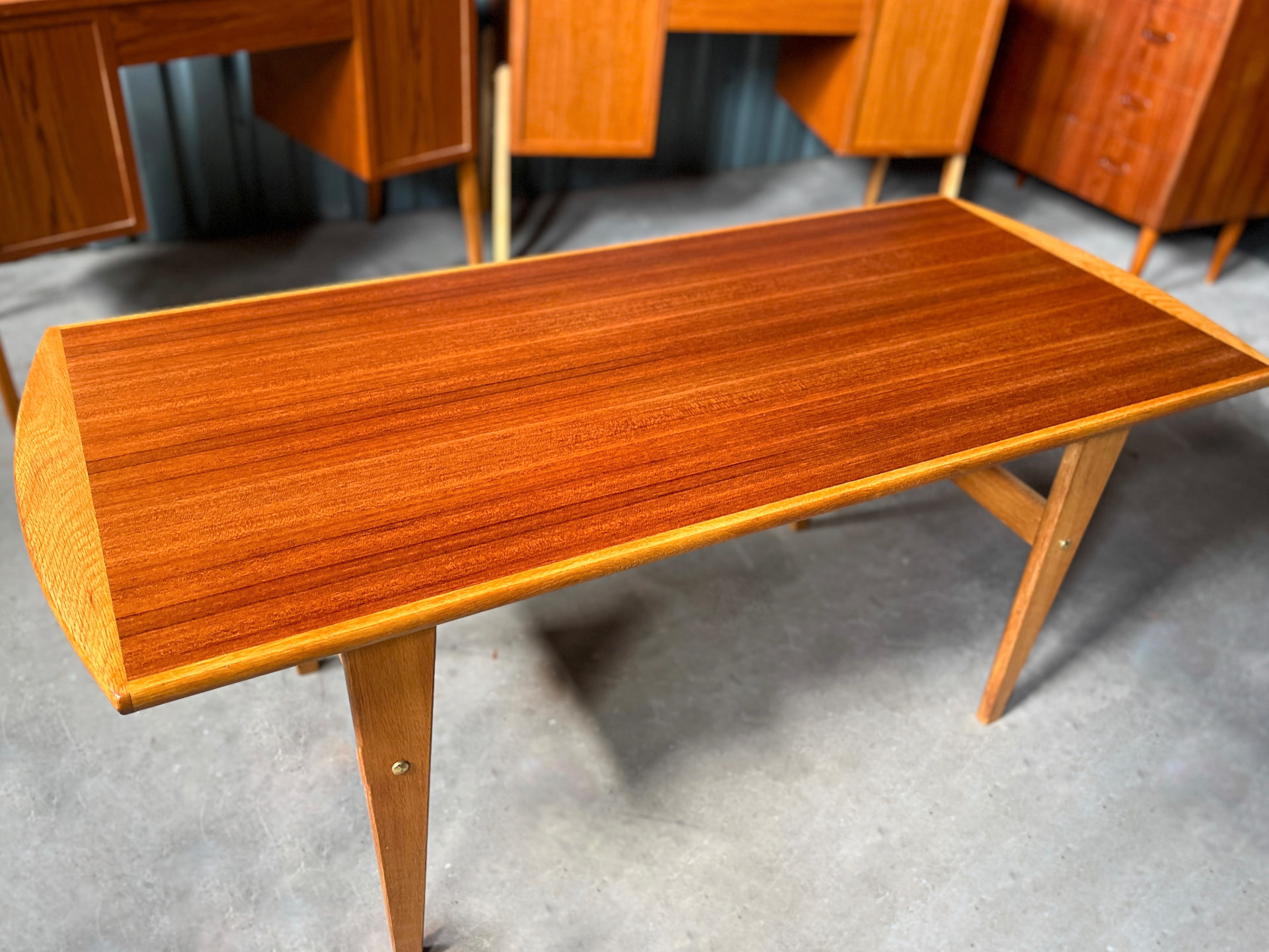 Soffbord i teak 135x60 cm med ekben
